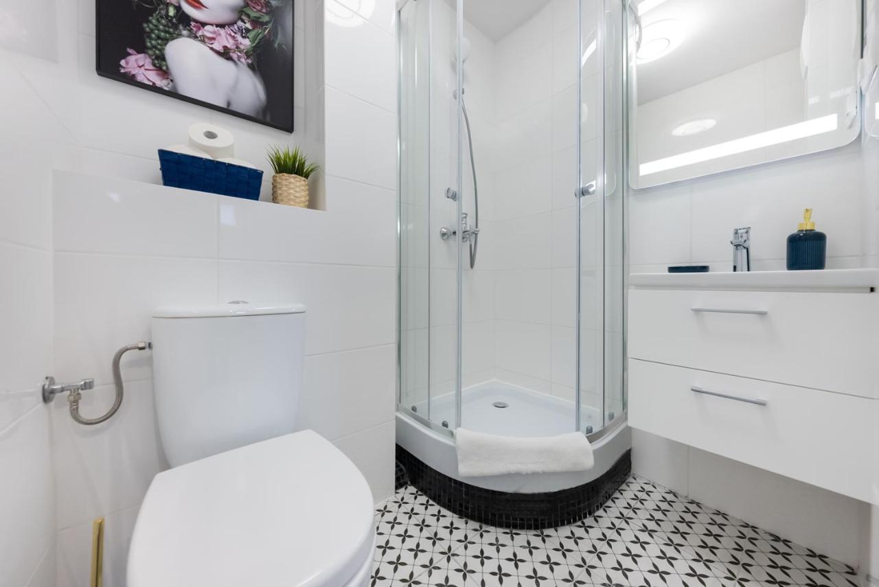 Unitapartaments Short Rent Apartment In Warsaw By Metro Station Rondo Onz Apart With 3Bedrooms 23 Extérieur photo