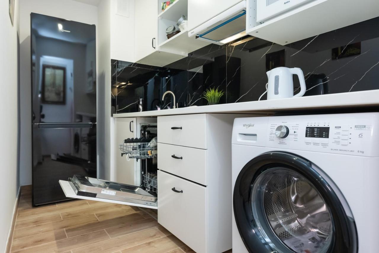 Unitapartaments Short Rent Apartment In Warsaw By Metro Station Rondo Onz Apart With 3Bedrooms 23 Extérieur photo
